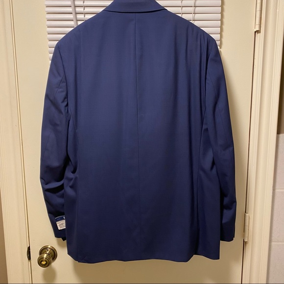 Mens suit. Tone on tone blue plaid. New with tags. Jacket 46L. Pants 40W x 33L. - Picture 3 of 6